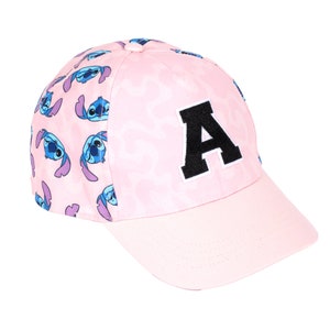 Gorra de béisbol personalizada de Disney Stitch para niñas, con letras bordadas, ajustable, con cierre a presión, 100 % protección UV, ideal para vacaciones de verano.