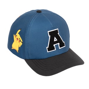 Gorra de béisbol personalizada de Pokemon para niños con letras bordadas, gorra ajustable con cierre trasero para niños, protección 100% UV, gorra de vacaciones de verano, azul oscuro
