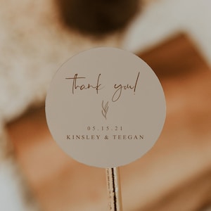 Sjabloon ronde bruiloft gunst label — bewerkbare trouwstickers — afdrukbare trouwenvelopzegels — gewelfde terracotta trouwcollectie
