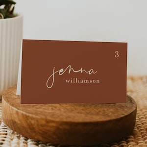 Plantilla de tarjeta de lugar en terracota cálida: tarjetas de lugar de boda boho modernas e imprimibles: tarjetas de nombre de boda editables, descarga instantánea