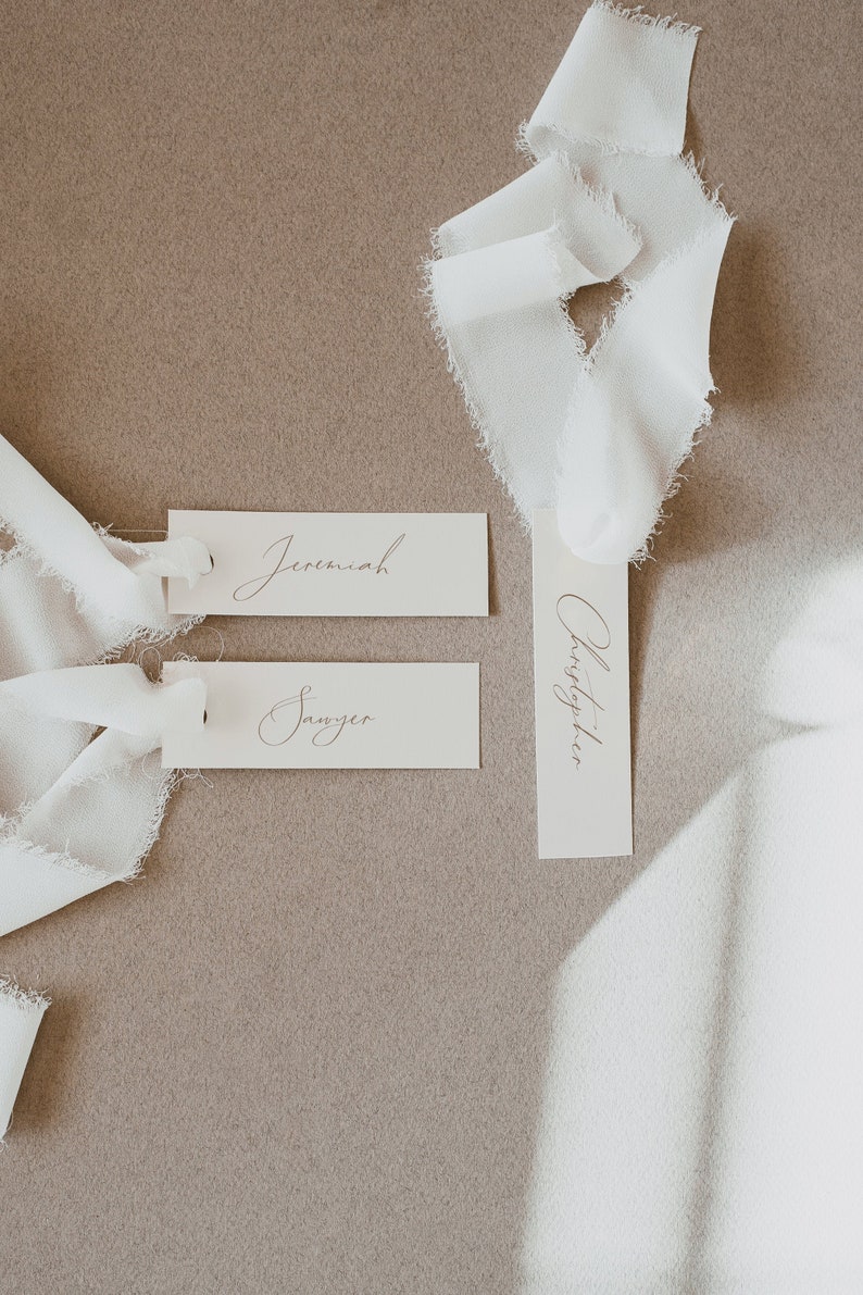Elegant Minimalist Boutonniere Tags Template Printable Groomsmen Tags Classy Wedding Name Tags Editable Wedding Party Name Tags image 1