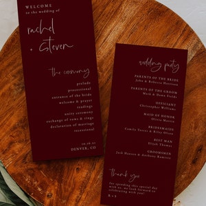 Puede incluir: Dos tarjetas de ceremonia de boda color burdeos con texto dorado. La tarjeta de la izquierda enumera el orden de la ceremonia, incluyendo preludio, procesi&oacute;n, entrada de la novia, bienvenida y oraci&oacute;n, lecturas, ceremonia de unidad, intercambio de votos y anillos, declaraci&oacute;n de matrimonio y salida. La tarjeta de la derecha enumera la fiesta de bodas, incluyendo los padres de la novia y el novio, el oficiante, la dama de honor, las damas de honor, el padrino y los padrinos. La parte inferior de la tarjeta de la derecha dice "Gracias por pasar este d&iacute;a especial con nosotros. Esperamos celebrar con ustedes! R+S"