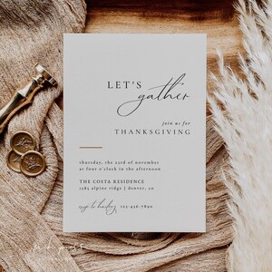 Puede incluir: Una invitaci&oacute;n minimalista para el D&iacute;a de Acci&oacute;n de Gracias con el texto "LET'S gather join us for THANKSGIVING" en una fuente de caligraf&iacute;a moderna. La invitaci&oacute;n detalla la fecha, la hora y la ubicaci&oacute;n del evento: "Jueves, 23 de noviembre a las cuatro en punto de la tarde. THE COSTA RESIDENCE 1385 alpine ridge | denver, co. rsvp to harley 123-456-7890"
