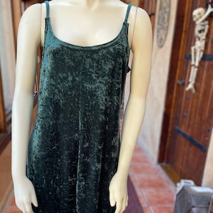 Vestido babydoll de veludo amassado dos anos 90, P/M