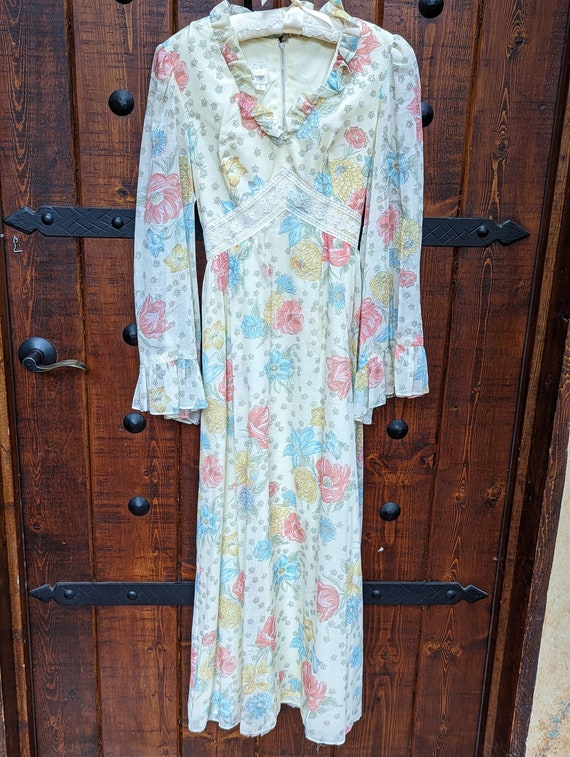 Gorgeous Smocked Bodice Brushed Cotton 70s Floral Prairie Dress