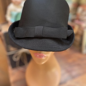 1960s Joyce Creations of California Black Mod Cap | Structured Crown