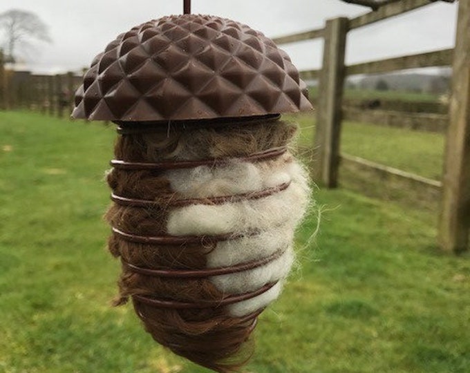 Acorn Nesting Material Holder