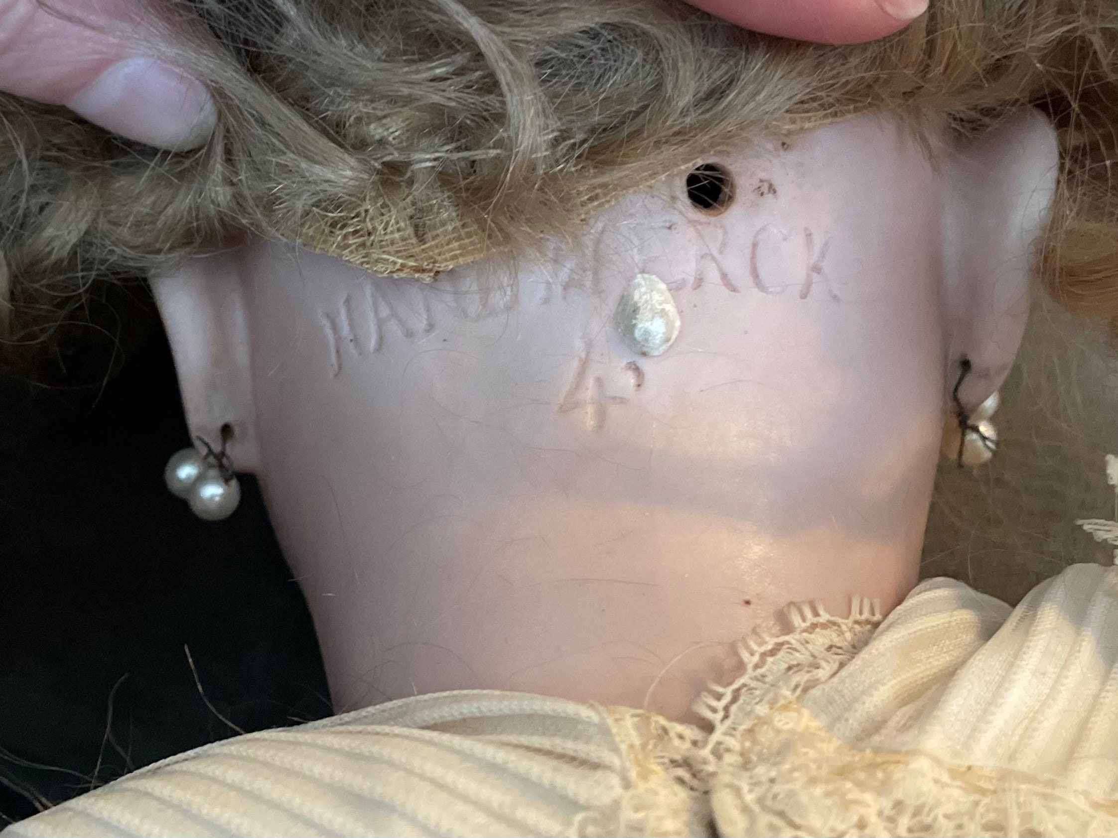 Sold at Auction: Poupée française avec tête en biscuit bouche ouverte