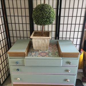 Vintage chest of drawers