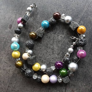 HARLEKIN necklace with great luminous pearls, lava stone, silver-coloured beads and glass beads from DRAHTORIA image 2