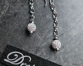 Glitter earrings made of silver stainless steel with rhinestone pearls and hematite from the jewelry label DRAHTORIA