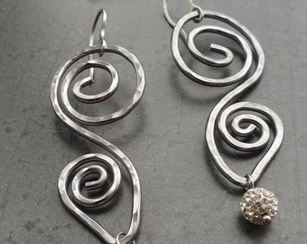 Hammered aluminum wire earrings with stainless steel - ear hooks from the jewelry label DRAHTORIA