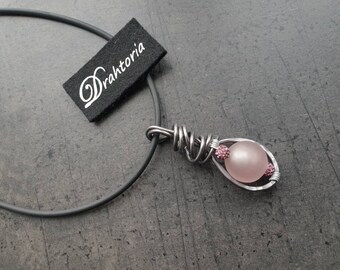 Noble statement pendant made of aluminum wire with great beads from the jewelry label DRAHTORIA