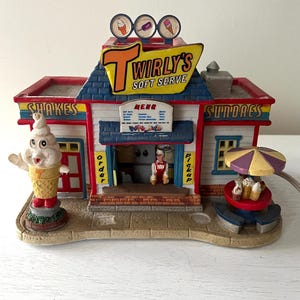 Lemax The Festive Outdoors ❤️Lemax灯り&曲付きXmasの家の置物❤️