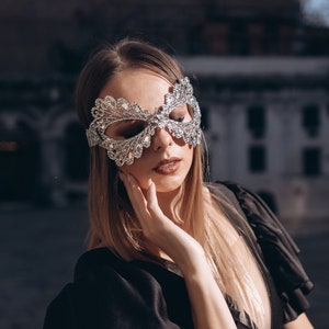 Masquerade Ball Silver Mask with Crystal Rhinestones for Women, Costume Handmade Eye Mask, Burlesque Theater Performance Jewelry