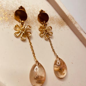Boucles d&#39;oreilles en résine et fleurs séchées Collection ALEXANDRA