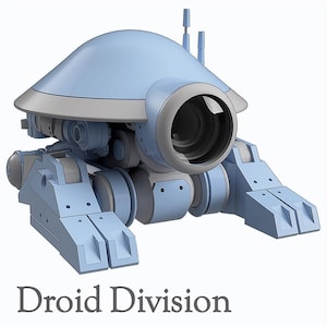 Op de afbeelding: Een lichtblauwe en grijze robotfiguur met een grote ronde lens, een koepelvormige bovenkant en twee uitstekende antennes. De basis is voorzien van mechanische rupsbanden en hoekige steunen. De tekst Droid Division staat onderaan in het grijs.
