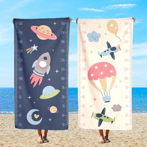 Gepersonaliseerde kinderstrandhanddoek, cadeau voor meisjes of jongens, groeigrafiek baby, dieren, regenbogen, wolken, de zon, het heelal
