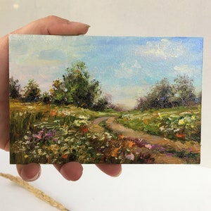 Petite peinture à l’huile originale avec paysage d’été de champs de fleurs route de campagne et d’arbres, champ de coquelicots, impressionnisme 4x6 mini art
