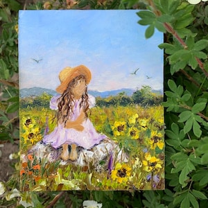 Pintura al óleo en miniatura de 4x5 de una niña con vestido lavanda en un campo de girasoles, arte rural caprichoso, pequeña obra de arte original, paisaje provenzal.