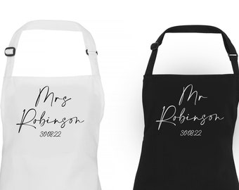Gepersonaliseerde aangepaste trouwdag schort, Mr & Mrs Script lettertype bruiloft slabbetje, ideaal cadeau bruid en bruidegom