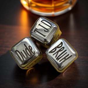 Gepersonaliseerde whiskystenen: gegraveerde roestvrijstalen ijsblokjes (set van 3)