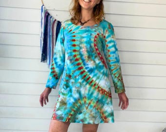 PROMOÇÃO! Minivestido Tie Dye de Manga Longa | Tamanho P | Vestido curto ajustado e evasê de manga longa | Tingimento em gelo