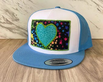 VERKOOP!  Honkbalhoed met handgemaakt patchwork | Hart | Babyblauwe truckerpet