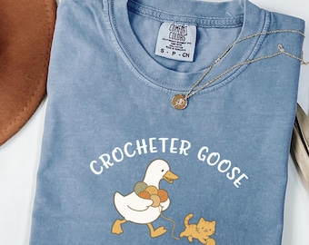 Funny Crochet Lover Tee, Crocheter Goose on the Loose Shirt, Cute Yarn Goose Comfort Colors Shirt, Gift for Crocheters and Crafters