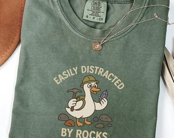 Maglietta "Facilmente distratto dalle rocce", maglietta da geologo Comfort Colors®, maglietta con oca divertente, regalo per collezionisti di rocce, maglietta scientifica per insegnanti di geologia