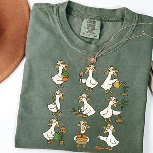 Cute Goose Gardening Shirt, Funny Gardener Tee, Goose Farmer Graphic T Shirt, Garden Lover Gift, Plant Mom Tee, Vegetable Patch Shirt
