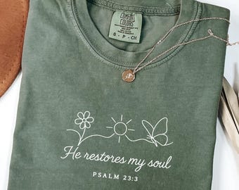 Camiseta cristiana, Camiseta "Él restaura mi alma", Camiseta del Salmo 23, Camiseta de fe cristiana, Camiseta con versículo bíblico, Colores cómodos, Regalo religioso para mujeres