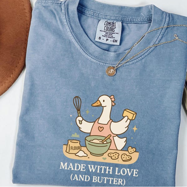 Lustiges Backkomfort-Farben-T-Stück, gemacht mit Liebe und Butter-Hemd, niedliches Bäcker-Küchen-Hemd, Geschenk für Bäcker, Feinschmecker, Hausköche, gemütliche Geschenke