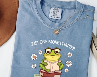 Lustiges Leseshirt, süßes Frosch-T-Shirt für Bücherliebhaber, Geschenk für Bibliothekare und Lehrer, „Noch ein Kapitel“-Frosch-Shirt für Leser und Bücherwürmer