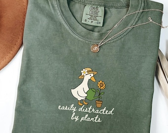 Leicht abgelenkt von Pflanzen Shirt Komfortfarben, Gans Pflanzenliebhaber Geschenk, Pflanzenliebhaber T-Shirt, Unisex Jersey Kurzarm T-Shirt, Gartenarbeit Shirt