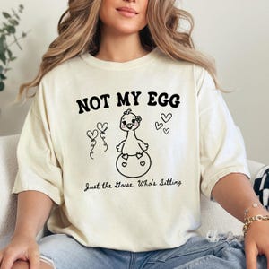 Funny Surrogate Shirt, Funny Goose Shirt, Surrogacy Gift, Surrogacy Shirt, Funny Goose Surrogacy Tee,  Surrogate Mom Gift, Pregnancy Humor