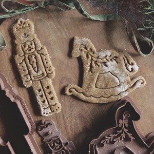 Emporte-pièces Casse-Noisette et Cheval à Bascule, Tampons de Noël folkloriques (Lot de 4 pièces) Christmascore