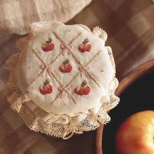 Handgeborduurde deksels voor jampotten ~ Geïnspireerd door de herfst ~ Boomgaardranken ~ Cottagecore ~ Applecore