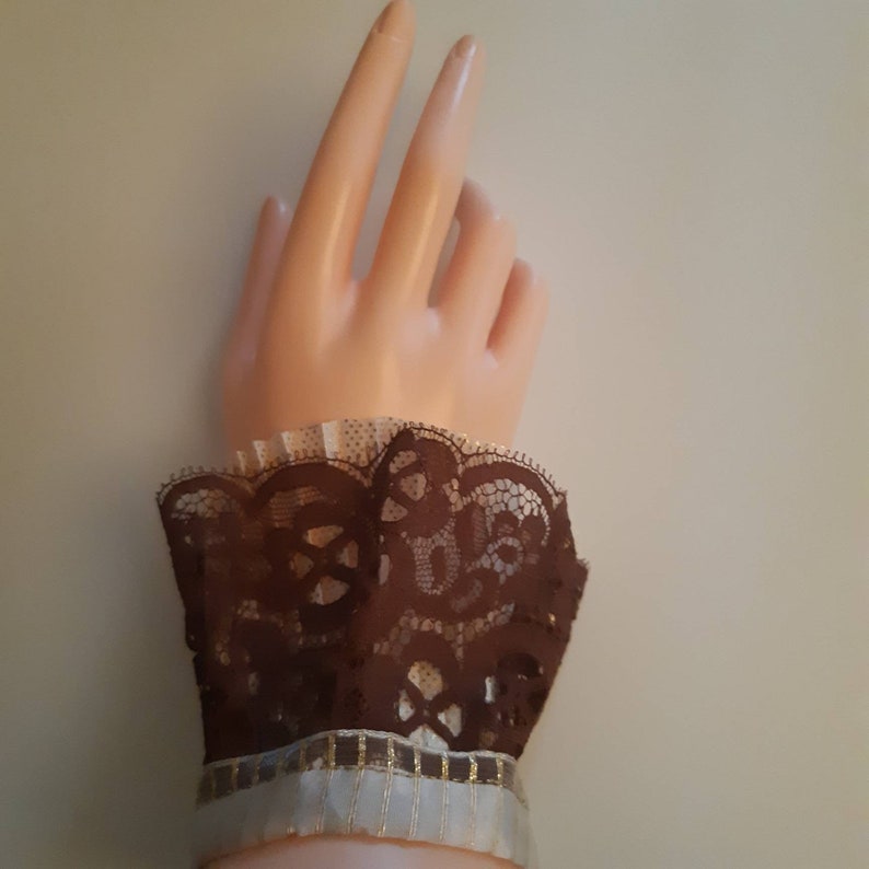 Ivory and brown pleated lace cuff, fabric and lace bracelet, zero waste bracelet, handmade cuff, original bracelet, image 1