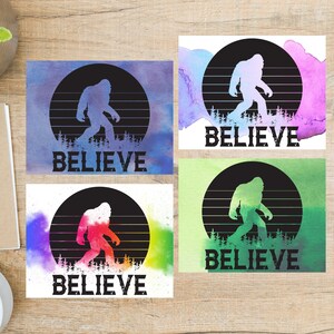 Ensemble de cartes postales Bigfoot Believe | 4 cartes postales | Papier cartonné épais 130 | échanges de cartes postales | post-traversée | postfun | carte postale unie