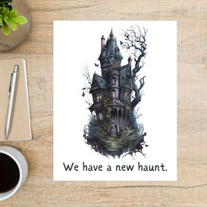 Spooky House - Temos uma nova assombração - Cartão postal de mudança de endereço | 1 cartão postal | colorido | mudança de novo endereço
