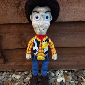Patrón de muñeco de ganchillo Woody
