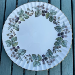 Royal Worcester Bone China Lavinia Dinner Plate White Blackberry Design Gold Edging