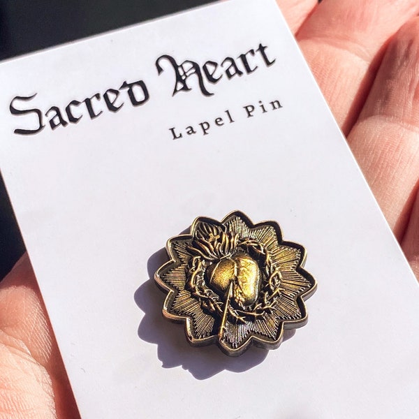 Sacred Heart | Antique metal | Catholic lapel pin | Vintage style | Christian Gift | Communion/Confirmation | Bulk discount available \ 25mm