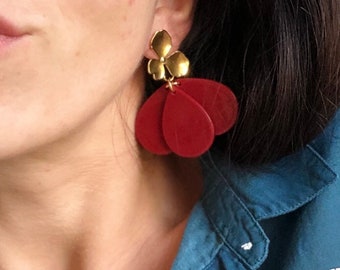 “Gina” earrings with acetate petals - green - burgundy - 18K PVD gold-plated stainless steel