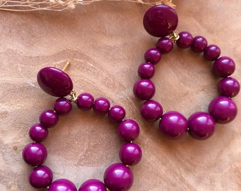 Mini boucles créoles pendantes en perles résine - Aubergine - vintage, retro