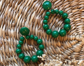 Mini boucles créoles pendantes en perles résine - Vert Malachite - vintage, retro