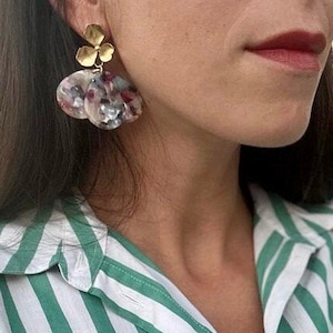 “Gina” earrings with acetate petals - tortoise shell - 18K PVD gold-plated stainless steel