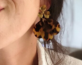 “Gina” earrings with acetate petals - tortoise shell - 18K PVD gold-plated stainless steel