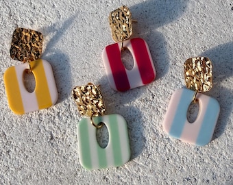 Pendientes "Cabana" de rayas pastel en acetato y latón chapado en oro de 24 quilates – Estilo gráfico chic – Joyería ligera y colorida